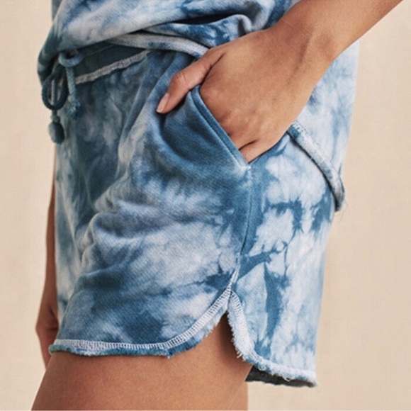 Faherty Go Easy Majolica Blue White Tie Dye Tee Shirt Top Shorts Set Outfit M - Picture 3 of 12